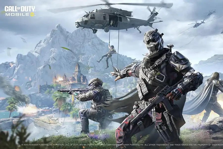 An image of several characters in the middle of a battle in a mountainous environment in Call of Duty: Mobile.