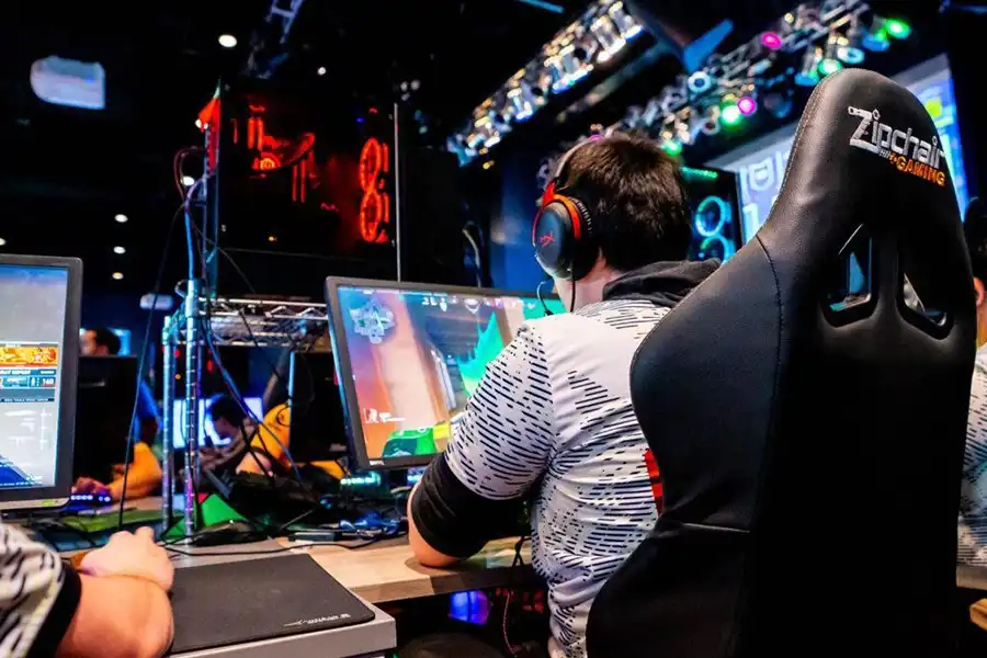 Image of a team competing in ESports.