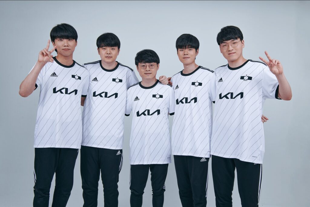 a picture of Dplus KIA (DK) team members