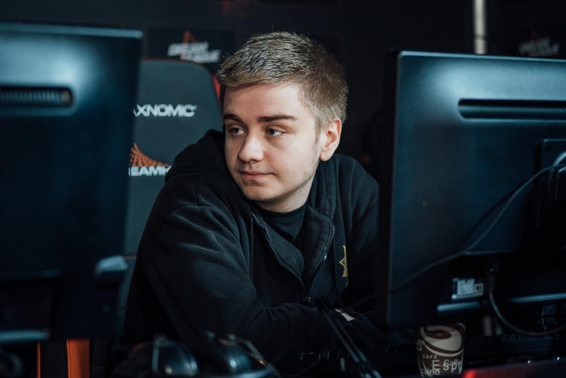 A picture of an Esports event.