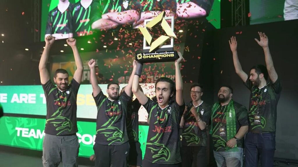 an image of an Esports Team holding a trophy.