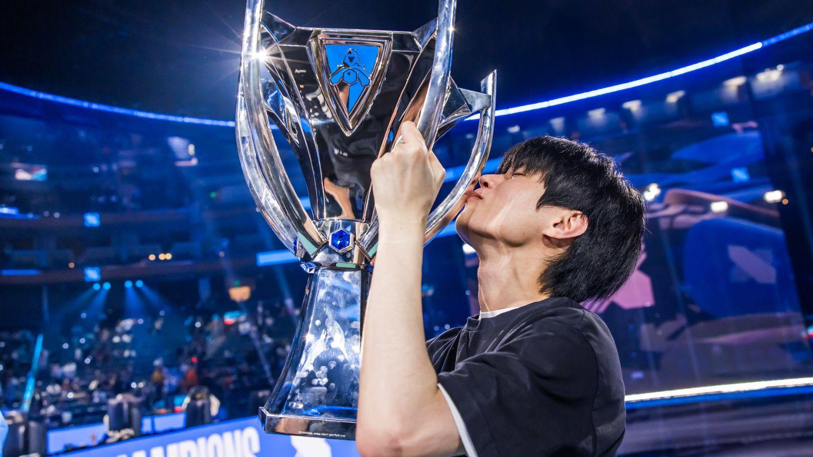 A picture of League of Legends tournaments.