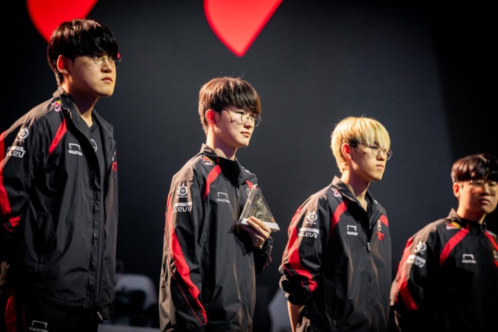 a picture of T1 Members