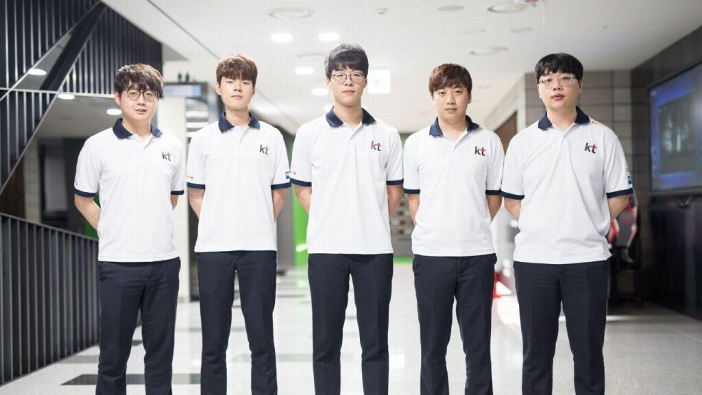 a picture of KT Rolster team members
