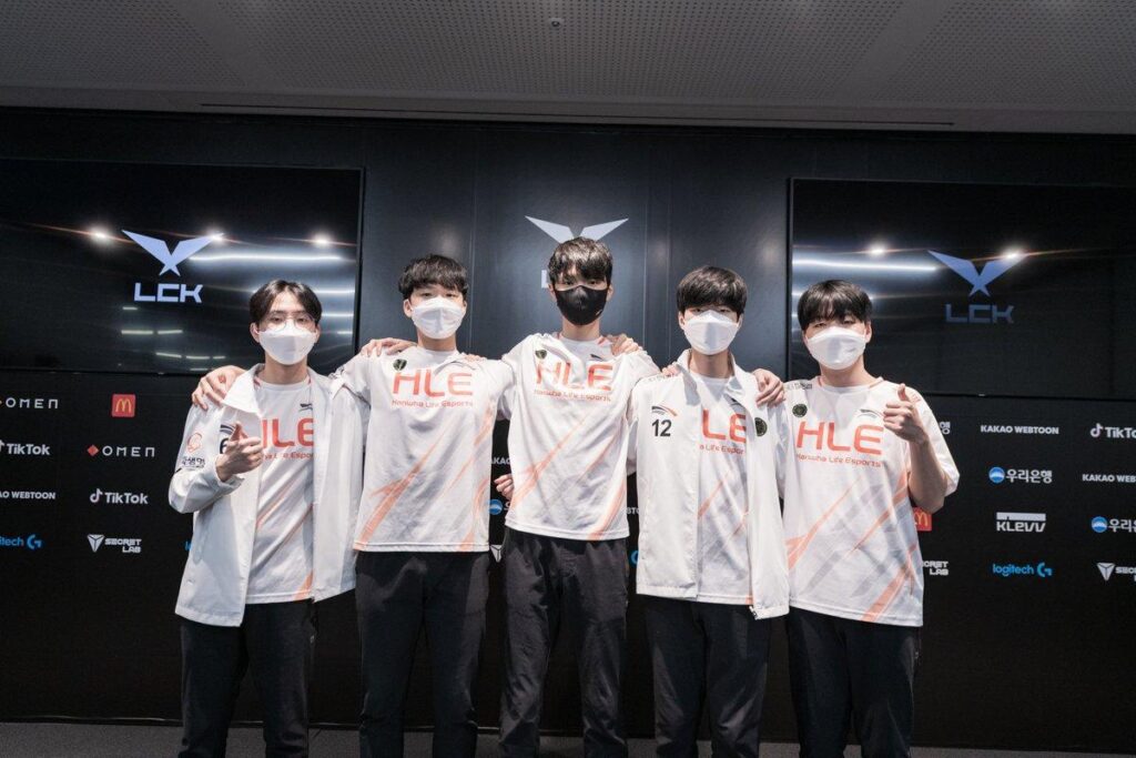 a picture of Hanwha Life team members