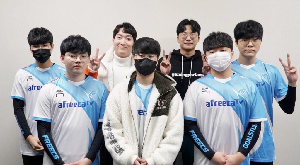 a picture of DN Freecs team members