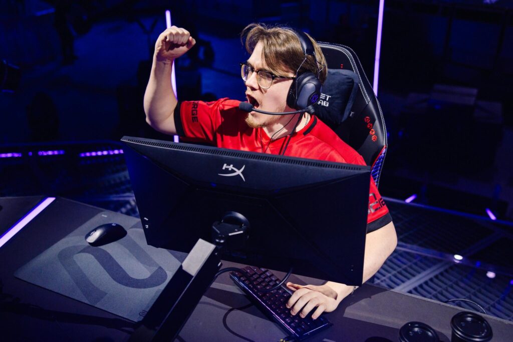 A picture of a gamer.