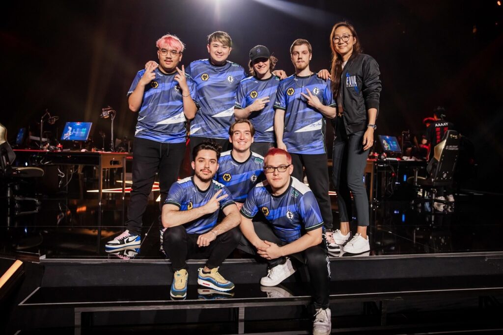 A picture of professional gamers.