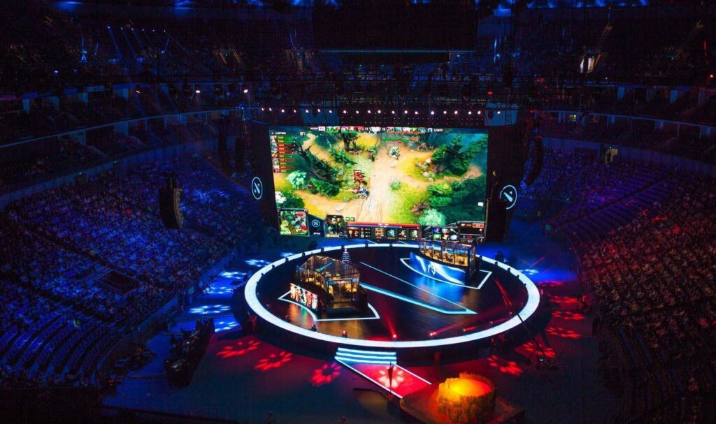 picture of a huge audience all gathering for an Esports Event