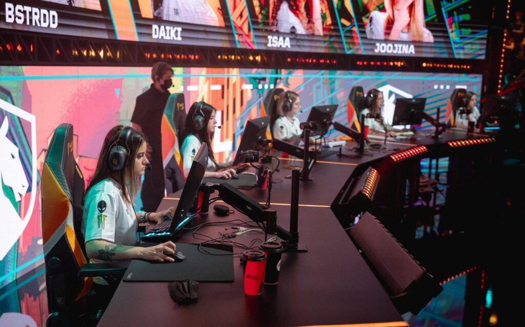 a female Esports Team competing in Online Game Tournaments