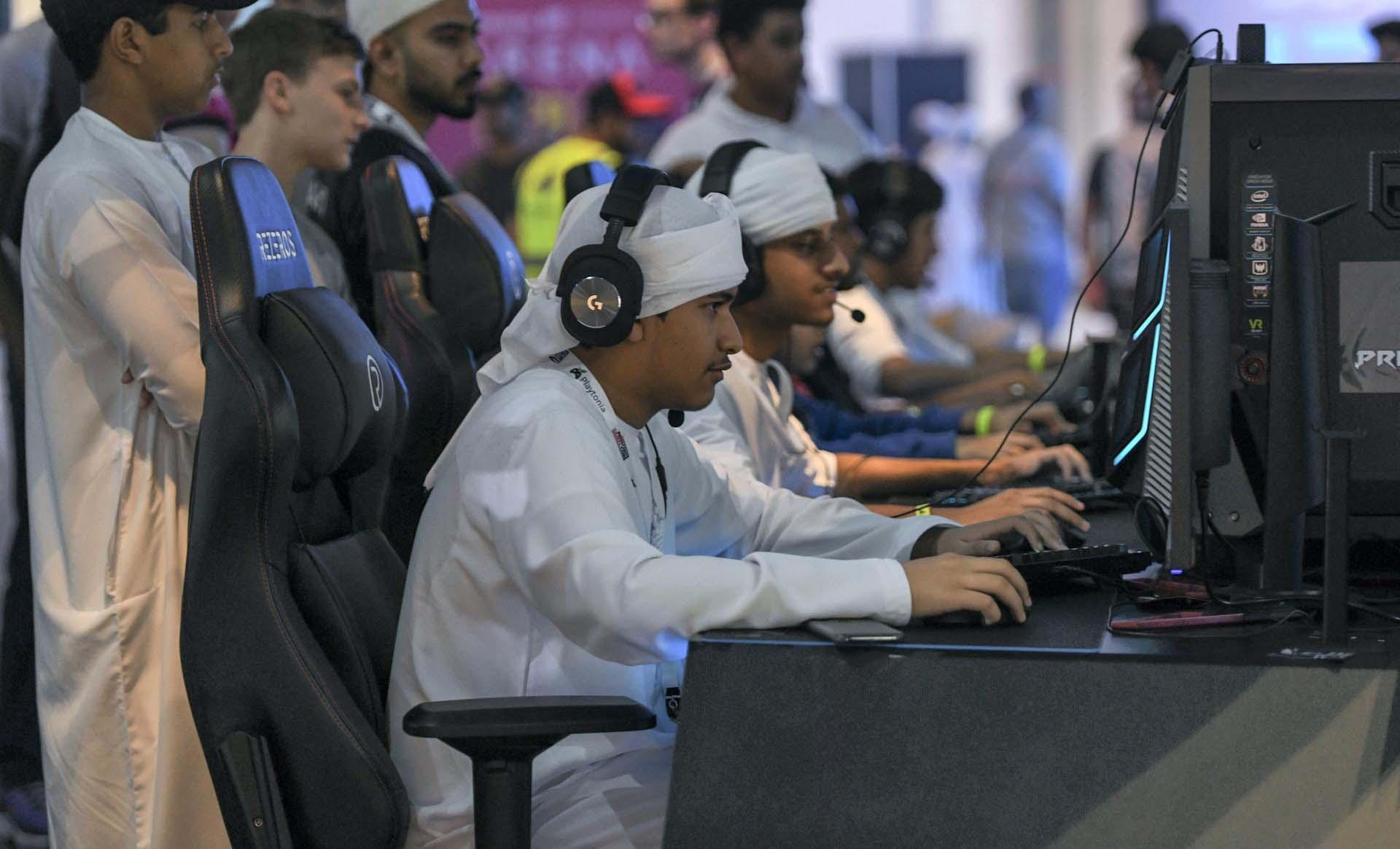 a picture of Arabian Players playing video games.