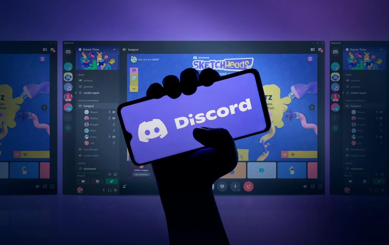 a picture of the Discord Logo on a Smartphone.