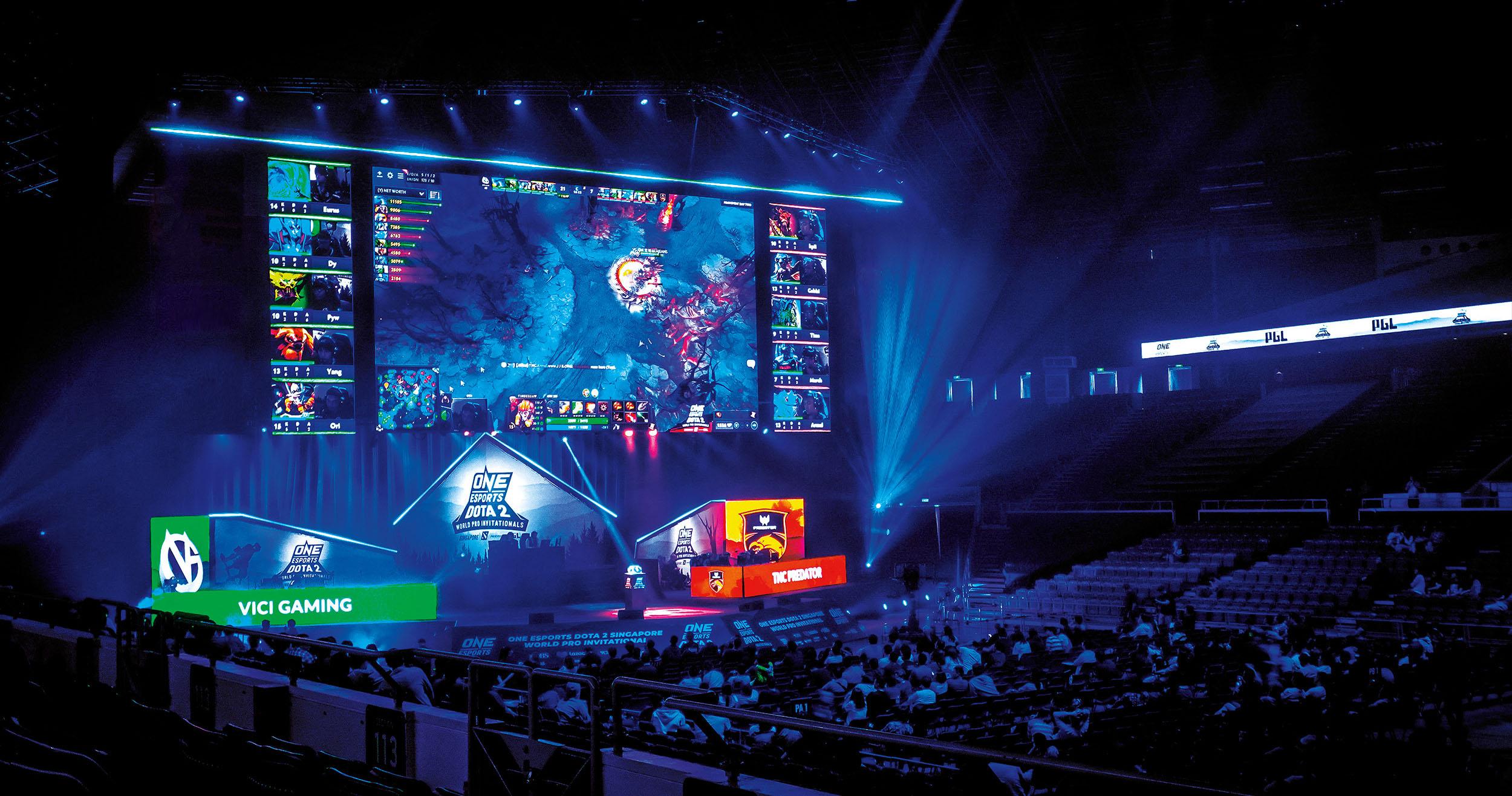 a picture of a crowded ESports Event.