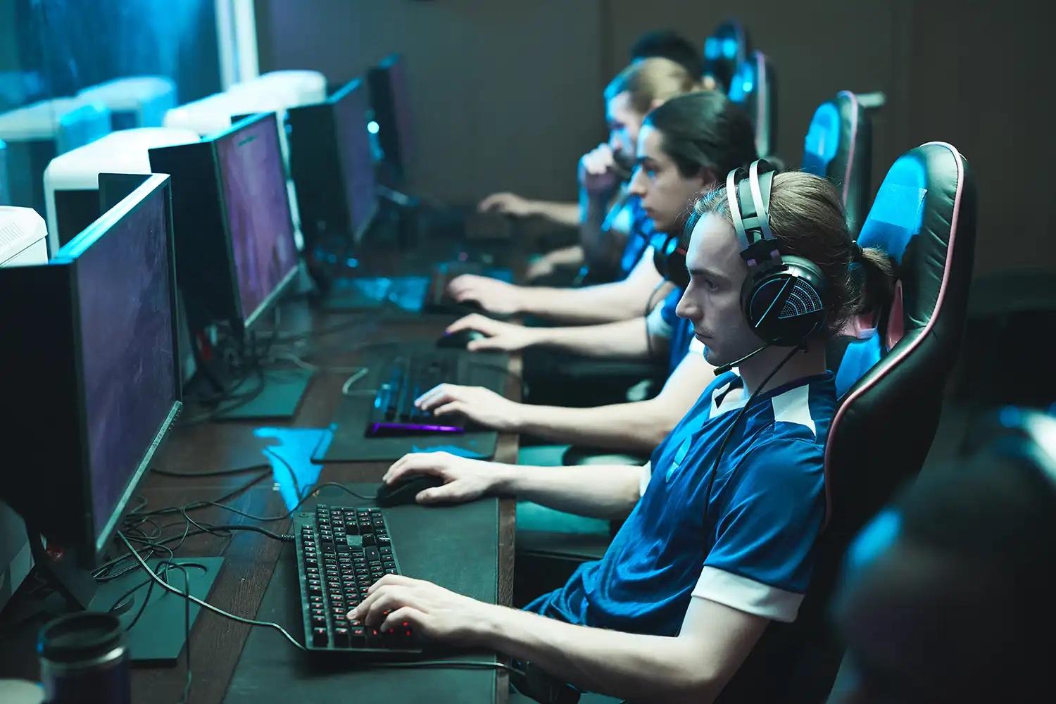 A picture of gamers at the event.