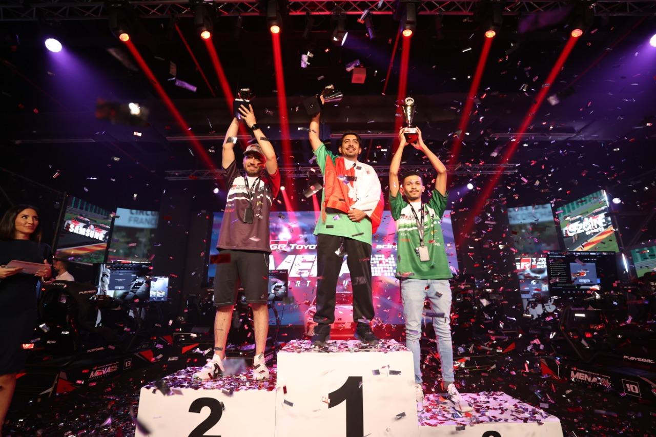 Image of the winners of an ESports event.
