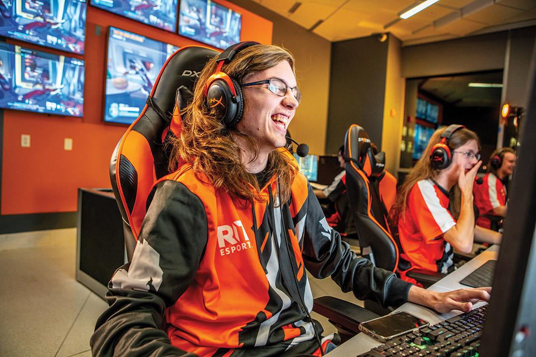 A photo of gamers in the tournaments.