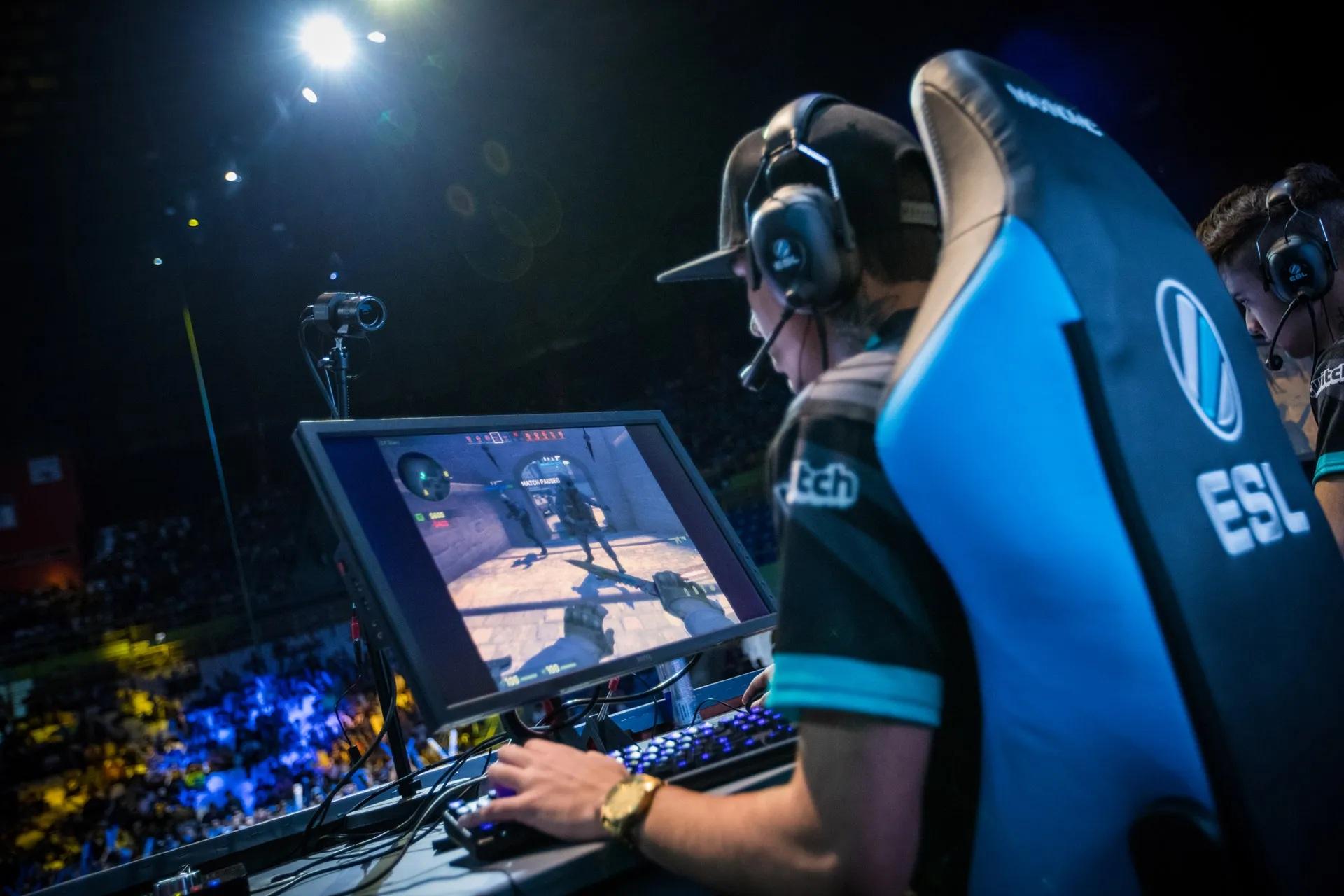 an image of an ESports Player.