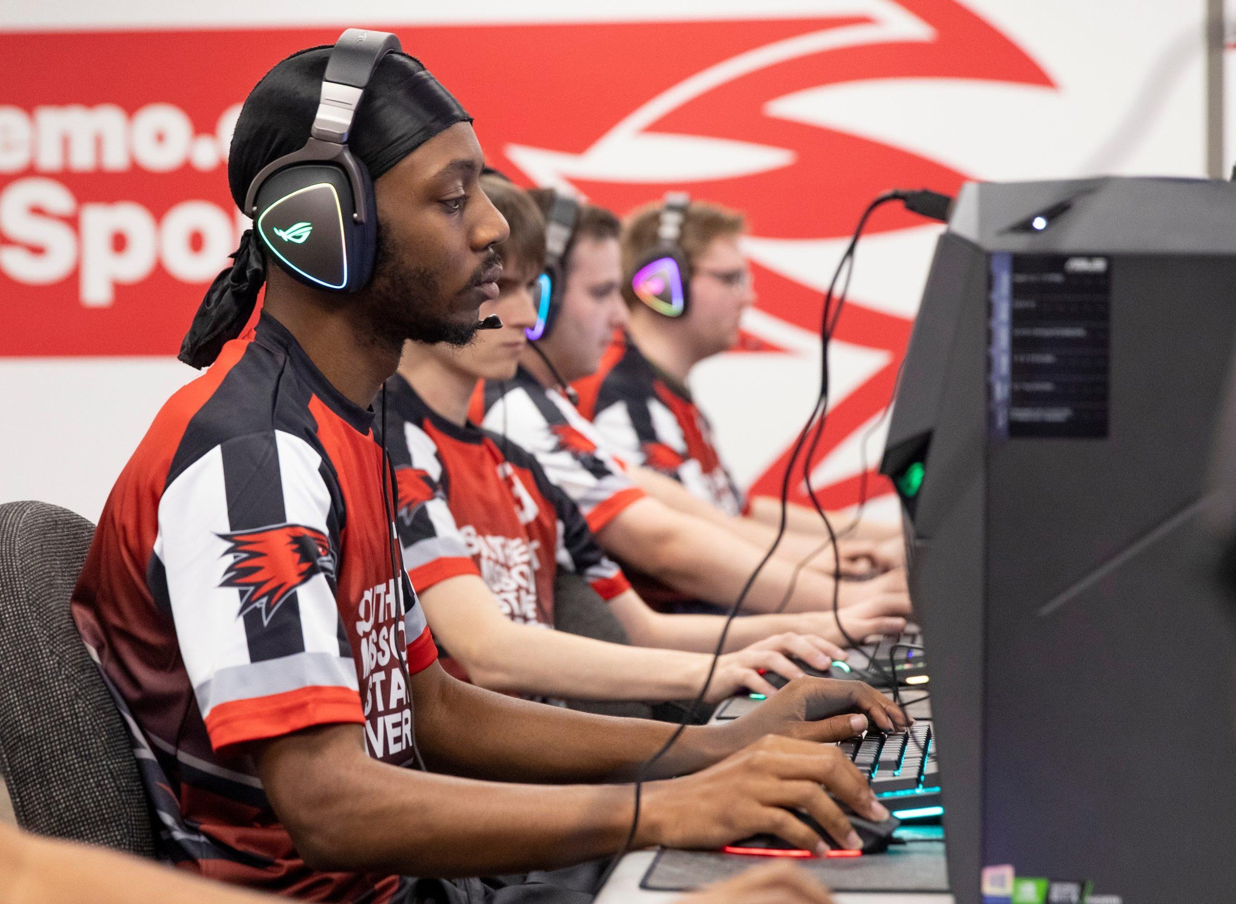 A photo of gamers in the tournaments.