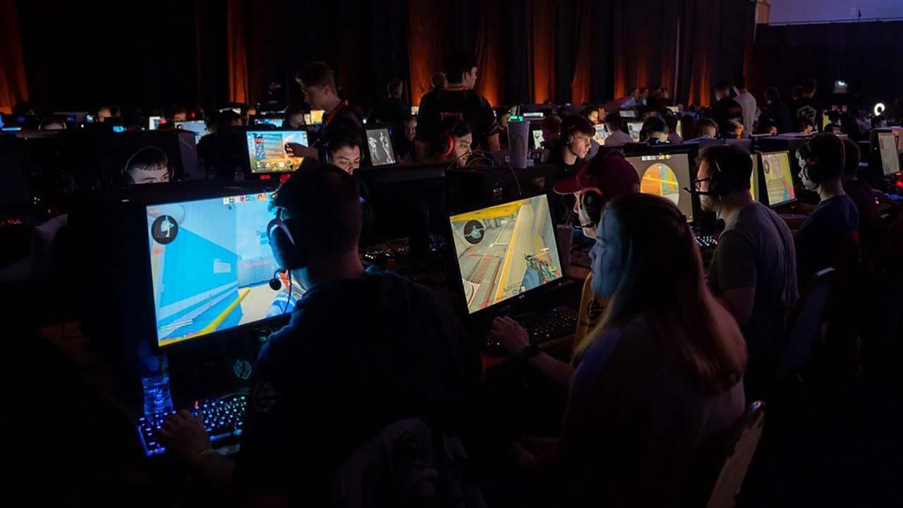 an image of players competing against each other in a tournament.