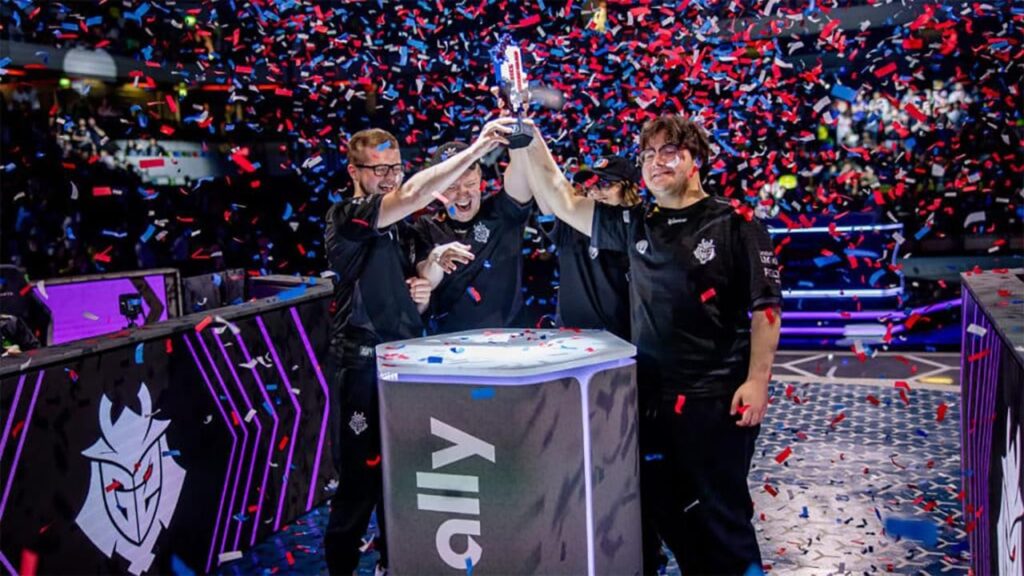 A picture of a gaming team