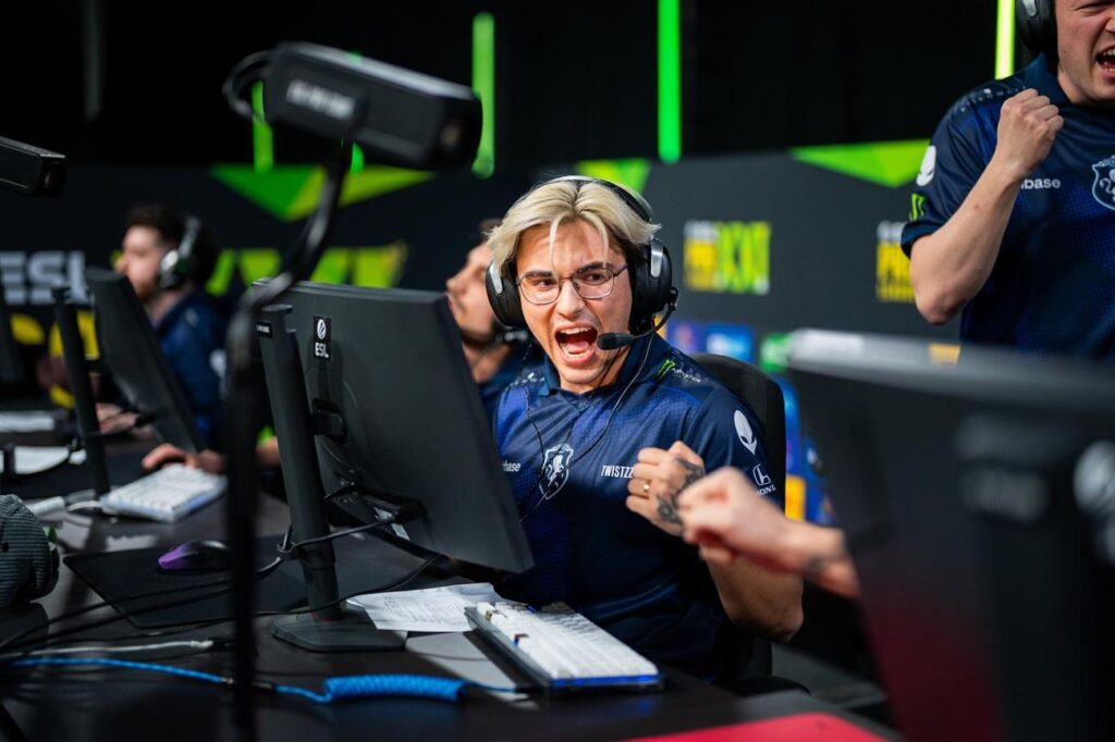 an image of Twistzz