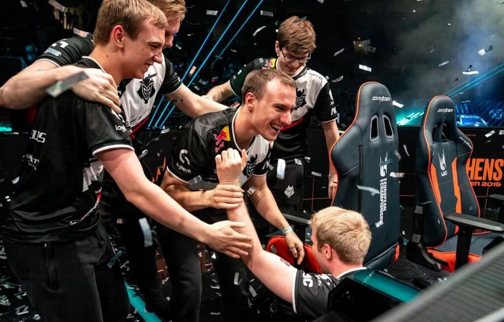 picture of an ESports Team winning in a match