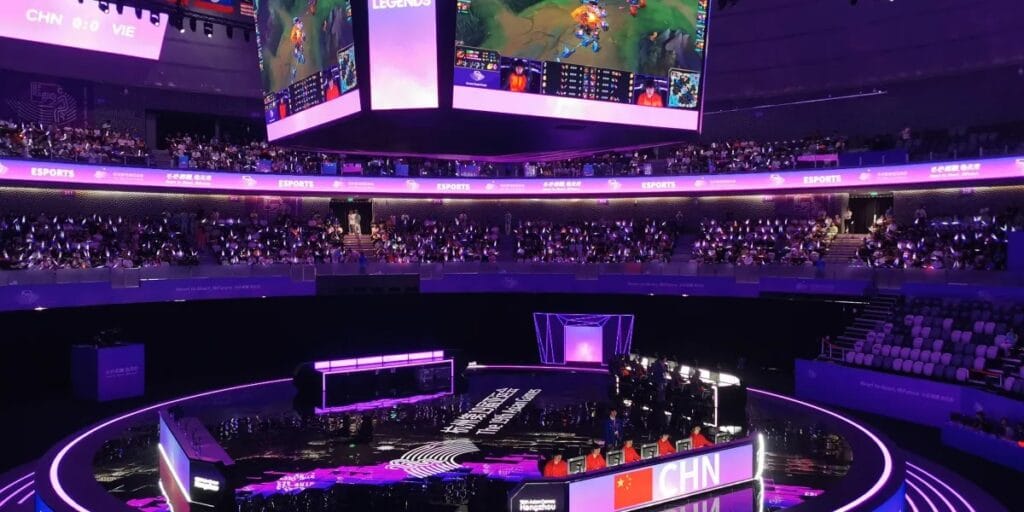 an image of a crowded ESports Competition