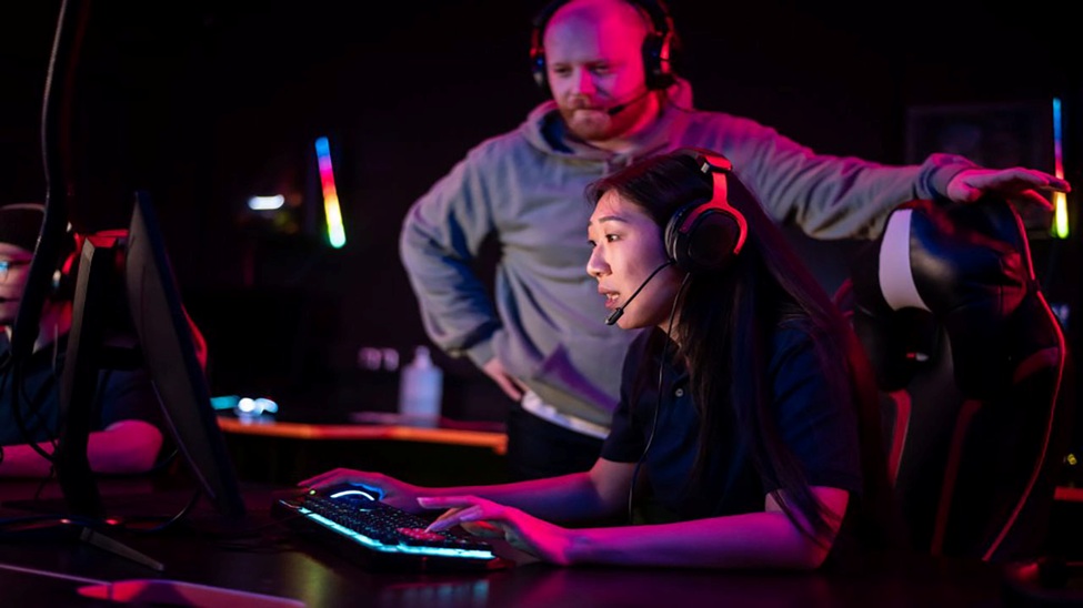 an image of an ESports Coach training his player