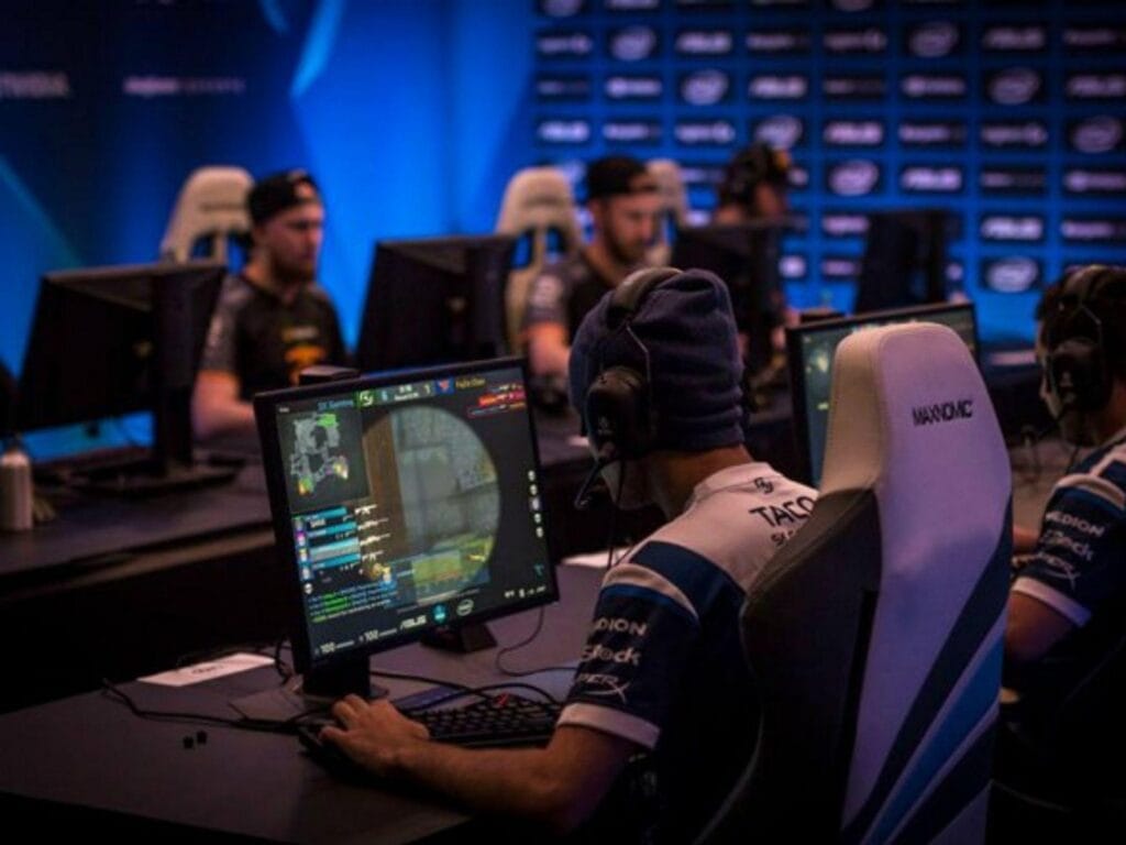 an image of two ESports teams competing against each other in a tournament. 