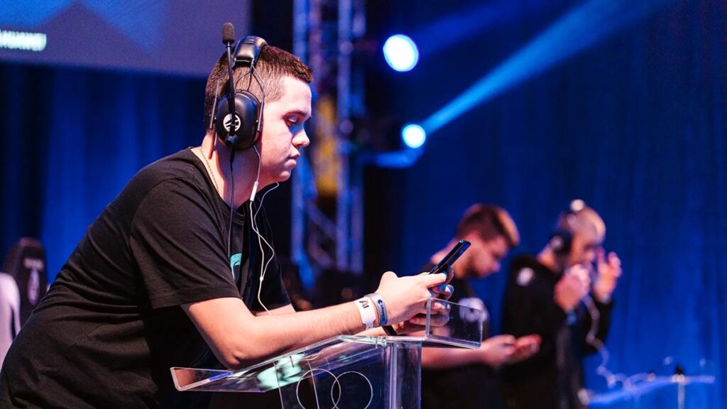 an image of a young player competing in a Mobile ESports Event
